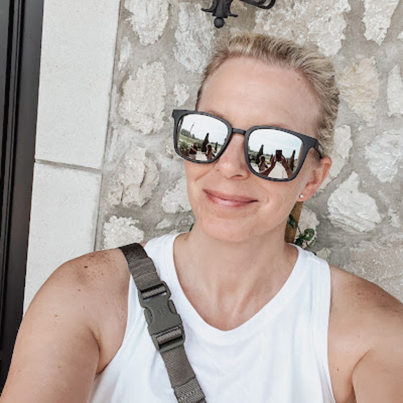 Meet your Posher, Christine - Picture 1 of 1